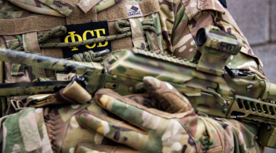 ФСБ задержала в Выборге 73-летнего военного пенсионера за публикации в соцсетях, связанные с СВО.