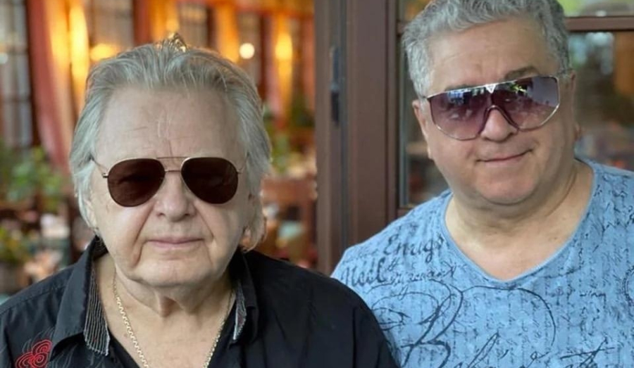 Дети есть: и сын, и дочь.