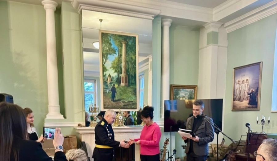 Валентина Ким награждена медалью «За помощь фронту».