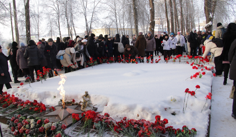 Торжественно-траурное мероприятие, посвящённое 82 годовщине освобождения п.Сиверский