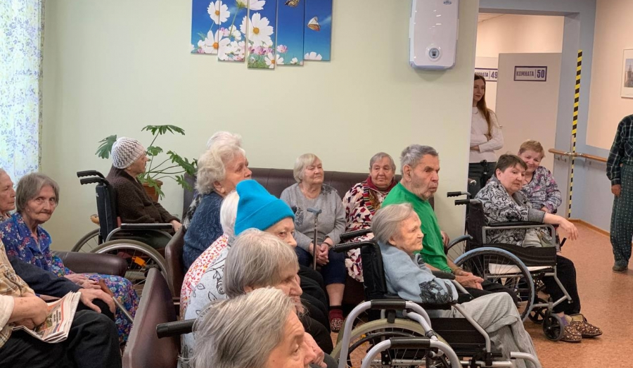 Юные вокалисты подарили праздник пациентам стационара «Родные люди»