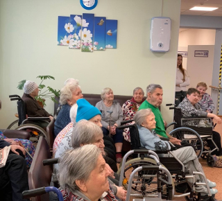 Юные вокалисты подарили праздник пациентам стационара «Родные люди»