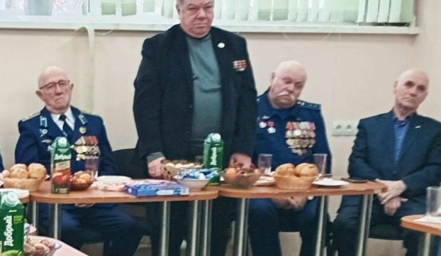 Святое дело - Родине служить.