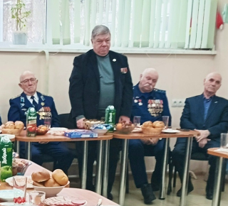 Святое дело - Родине служить.