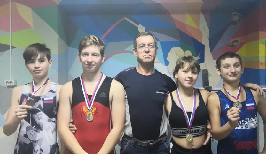 Турнир по тяжелой атлетике "Юные штангисты".