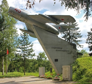 Памятник Защитникам ленинградского неба.