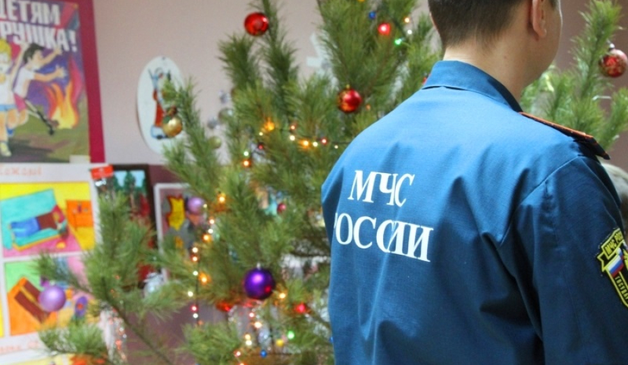 Спасатели и пожарные в новогодние праздники всегда на посту.
