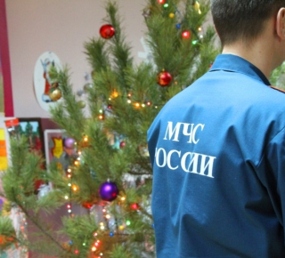 Спасатели и пожарные в новогодние праздники всегда на посту.