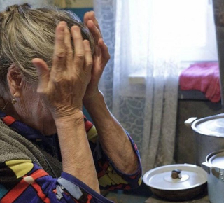 Снова мошенники обманули пенсионерку.