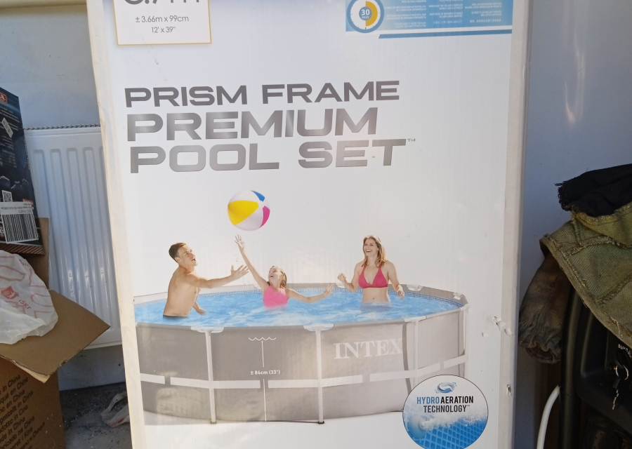 Продам каркасный бассейн интекс